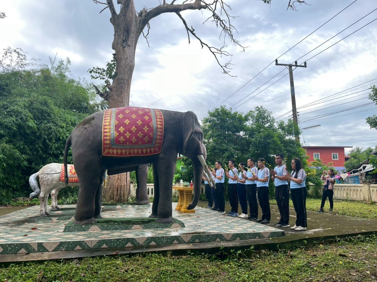 นางวิไลวรรณ  นาเวียง นายก อบต.กู่จานพร้อมคณะได้เข้าร่วมกิจกรรม วิ่งไป เที่ยวไปกับแม่บ้านมหาดไทย ประจำปี พ.ศ. 2568 ในวันพุธที่ 15 ตุลาคม 2568