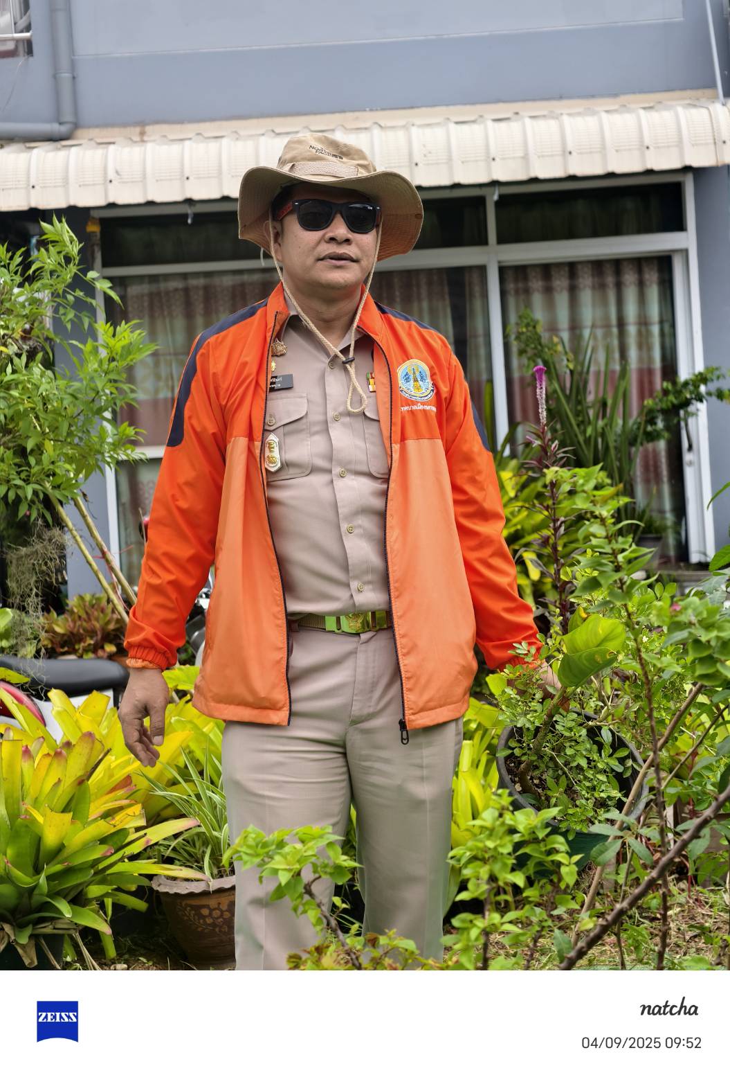 วันที่ 4 กันยายน 2568  นางหงษ์สุดา  แก่นจันทร์ เลขานุการนายกเทศมนตรีตำบลเรณูนคร เจ้าหน้าที่เทศบาลตำบลเรณูนคร  ร่วมกับสมาชิกสภาเทศบาล  พี่น้องชุมชน หมู่ 2 ตำบลโพนทอง ดำเนินการพัฒนาทำความสะอาด  เพื่อความเป็นระเบียบเรียบร้อยบริเวณ  หมู่  2  ตำบลโพนทอง  อำเภอเรณูนคร  จังหวัดนครพนม