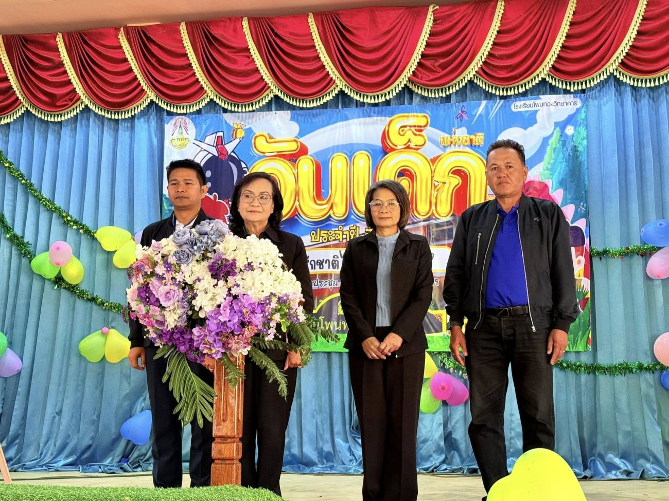 วันศุกร์ที่ 9 มกราคม 2569  นางรัตนาภรณ์ คงพราหมณ์ นายกเทศมนตรีตำบลเรณูนคร ว่าที่ร้อยเอกธนาวุฒิ ศรีอินทร์ รองปลัดเทศบาล รักษาราชการแทน ปลัดเทศบาลตำบลเรณูนคร สมาชิกสภาเทศบาล ร่วมพิธีเปิดกิจกรรม งานวันเด็กแห่งชาติ ประจำปี 2569 ณโรงเรียนโพนทองวิทยาวิทยาคาร อำเภอเรณูนคร จังหวัดนครพนม