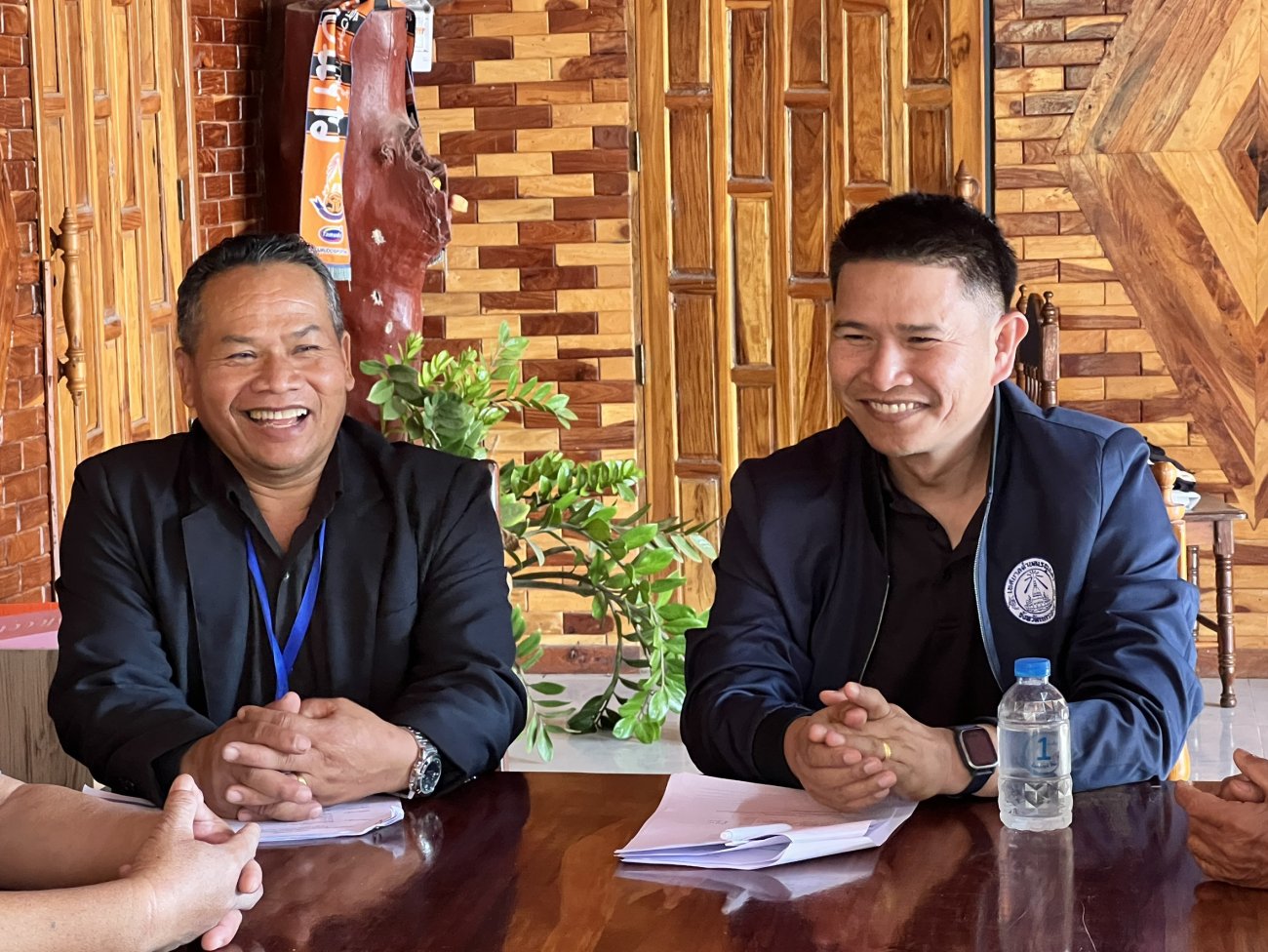 วันอังคารที่ 13 มกราคม 2569 เวลา 13.30 น. นางรัตนาภรณ์ คงพราหมณ์ นายกเทศมนตรีตำบลเรณูนคร มอบหมายให้ ว่าที่ร้อยเอกธนาวุฒิ ศรีอินทร์ รองปลัดเทศบาล รักษาราชการแทน ปลัดเทศบาล พร้อมด้วย นายระพีพัฒน์ มหาโคตร พนักงานผู้สูงอายุทรงคุณวุฒิเฉพาะทางด้านการบริหารงานท้องถิ่นฯ และนางสาวลลิตยา นานอก นักพัฒนาชุมชนปฏิบัติการ ร่วมประชุมคณะกรรมการชุมชนวัดธาตุเรณู หมู่ที่ 1 ตำบลเรณู ประจำเดือนมกราคม ครั้งที่ 4/2569 ณ ที่ทำการกำนันตำบลเรณู หมู่ที่ 1 ตำบลเรณู อำเภอเรณูนคร จังหวัดนครพนม