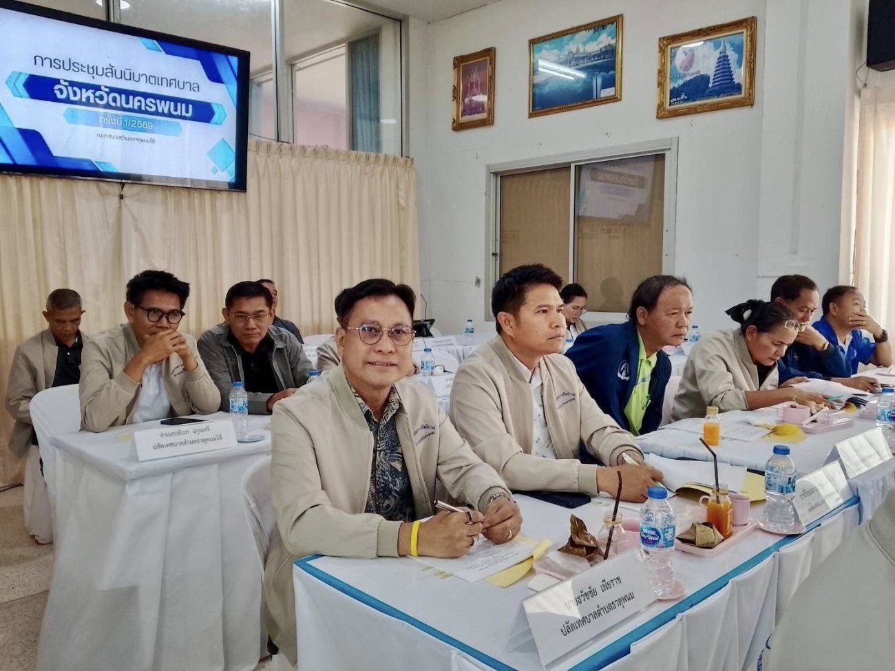 วันพุธที่ 22 เมษายน 2569 นางรัตนาภรณ์ คงพราหมณ์ นายกเทศมนตรีตำบลเรณูนคร  ว่าที่ร้อยเอก ธนาวุฒิ ศรีอินทร์ รองปลัดเทศบาล รก.แทน  ปลัดเทศบาล ร่วมประชุมสันนิบาตเทศบาลจังหวัดนครพนม  ครั้งที่ 1/69 ณ ห้องประชุมเทศบาลตำบลธาตุพนมใต้  อำเภอธาตุพนม จังหวัดนครพนม