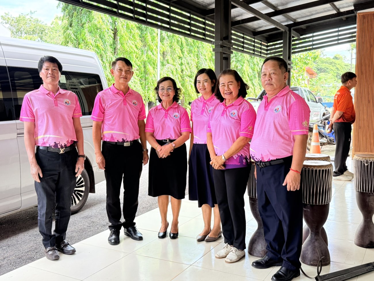 วันพฤหัสบดีที่ 27 สิงหาคม 2569 นางรัตนาภรณ์ คงพราหมณ์ นายกเทศมนตรีตำบลเรณูนคร นายทรงเกียรติ นาโสม รองนายกเทศมนตรีตำบลเรณูนคร นางหงษ์สุดา แก่นจันทร์ เลขานุการนายกเทศมนตรีตำบลเรณูนคร นางเยาวลักษณ์ เขจรฤทธิ์ ผอ.กองสาธารณสุขและสิ่งแวดล้อม นางทักษิณา คงพราหมณ์ นักวิชาการสาธารณสุข ชำนาญการ พร้อมเจ้าหน้าที่กองสาธารณสุขและสิ่งแวดล้อม ร่วมกิจกรรมการประกวดผลการดำเนินงานชมรม TO BE NUMBER ONE อำเภอเรณูนคร ณ หอประชุมอำเภอเรณูนคร จังหวัดนครพนม